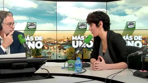 Elma Saiz con Carlos Alsina en 'Más de Uno' Elma Saiz con Carlos Alsina en 'Más de Uno'