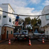 Las fuertes lluvias que han caído de nuevo este martes en parte de la isla de Gran Canaria han desbordado barrancos e inundado calles en el municipio de Telde. En la imagen, el barrio de Ojos de Garza