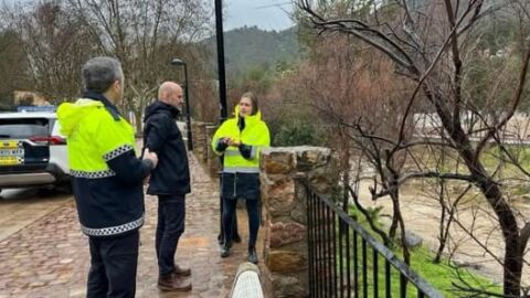 Visita de las autoridades y agentes a las zonas conflictivas de la Vall d&acute;Uix&ograve;.