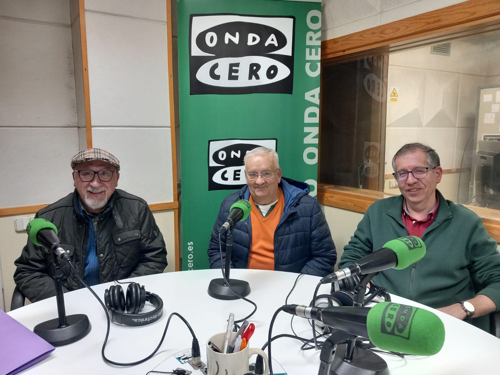 Los vecinos del Puente de Hierro denuncian el abandono del barrio y la falta de financiación Los vecinos del Puente de Hierro denuncian el abandono del barrio y la falta de financiación