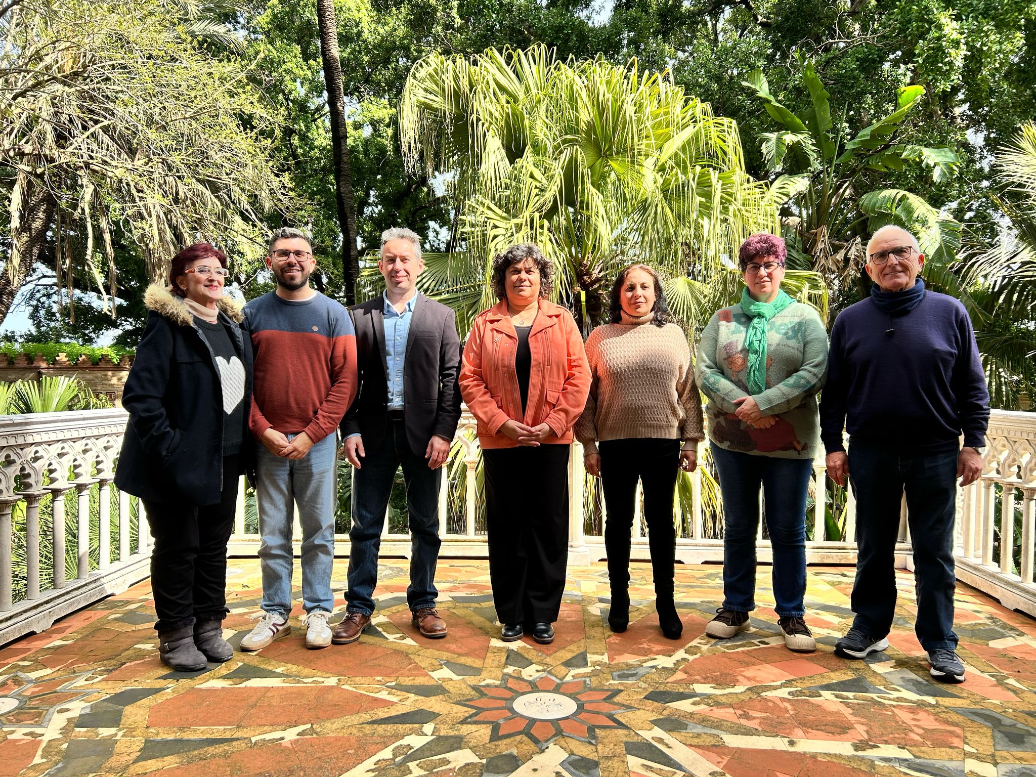 La alcaldesa de Sanlúcar presenta su nuevo gobierno tras la salida del PSOE: "Victor Mora no acabó de asumir que ya no era alcalde" La alcaldesa de Sanlúcar presenta su nuevo gobierno tras la salida del PSOE: "Victor Mora no acabó de asumir que ya no era alcalde"