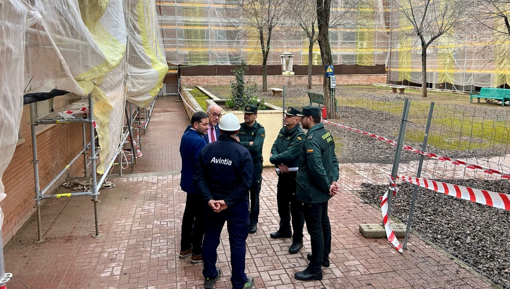 El subdelegado del Gobierno en Ciudad Real durante su visita a las obras en el acuartelamiento de la Guardia Civil de Manzanares El subdelegado del Gobierno en Ciudad Real durante su visita a las obras en el acuartelamiento de la Guardia Civil de Manzanares