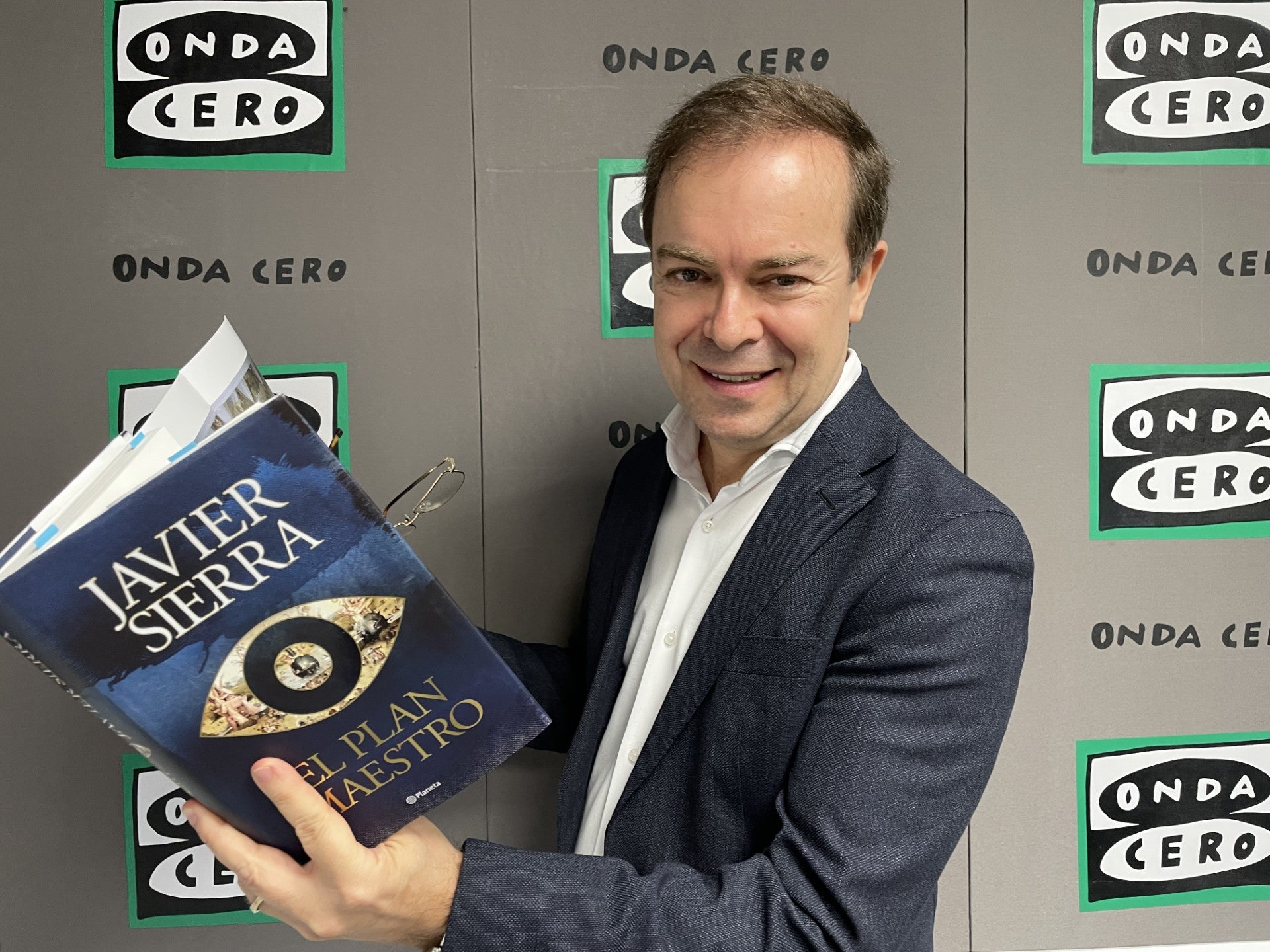 Javier Sierra compartirá tertulia y mantel con sus lectores el próximo 11 de abril en Elche Javier Sierra compartirá tertulia y mantel con sus lectores el próximo 11 de abril en Elche