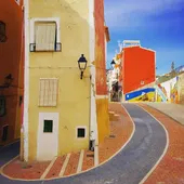 La Asociación del Casco Antiguo de Villajoyosa alerta del incremento de viviendas turísticas en el barrio y reclama inspecciones ante las ilegales La Asociación del Casco Antiguo de Villajoyosa alerta del incremento de viviendas turísticas en el barrio y reclama inspecciones ante las ilegales