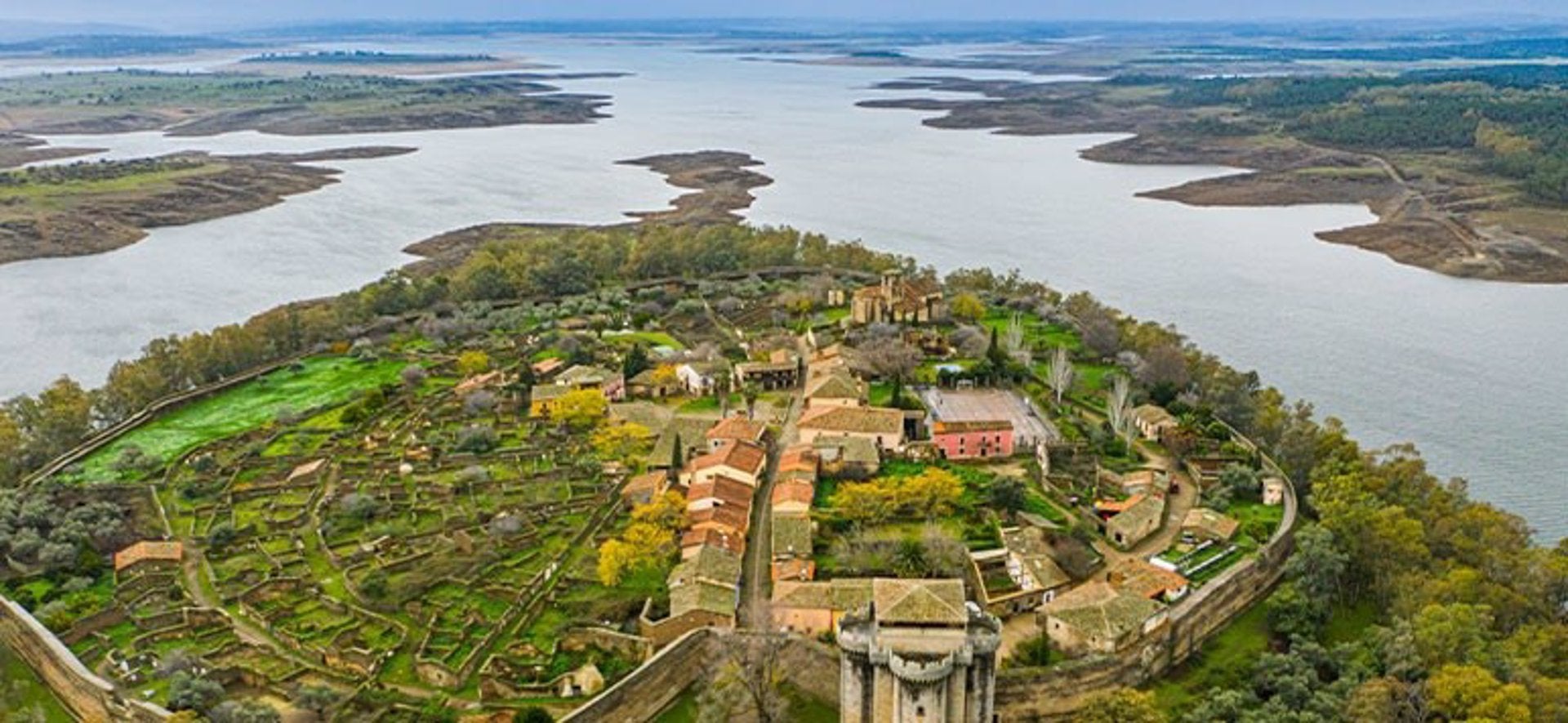 El tren turístico de Renfe y la Diputación de Cáceres visita este sábado la comarca de Trasierra-Tierras de Granadilla El tren turístico de Renfe y la Diputación de Cáceres visita este sábado la comarca de Trasierra-Tierras de Granadilla