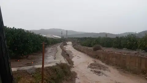 El sur de la provincia de Castellón sigue con aviso naranja por fuertes lluvias y tormentas. El sur de la provincia de Castellón sigue con aviso naranja por fuertes lluvias y tormentas.