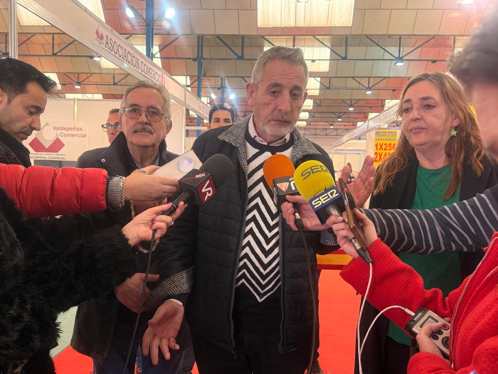 Amplia oferta de productos a precios especiales en la Feria del Stock de Valdepeñas Amplia oferta de productos a precios especiales en la Feria del Stock de Valdepeñas