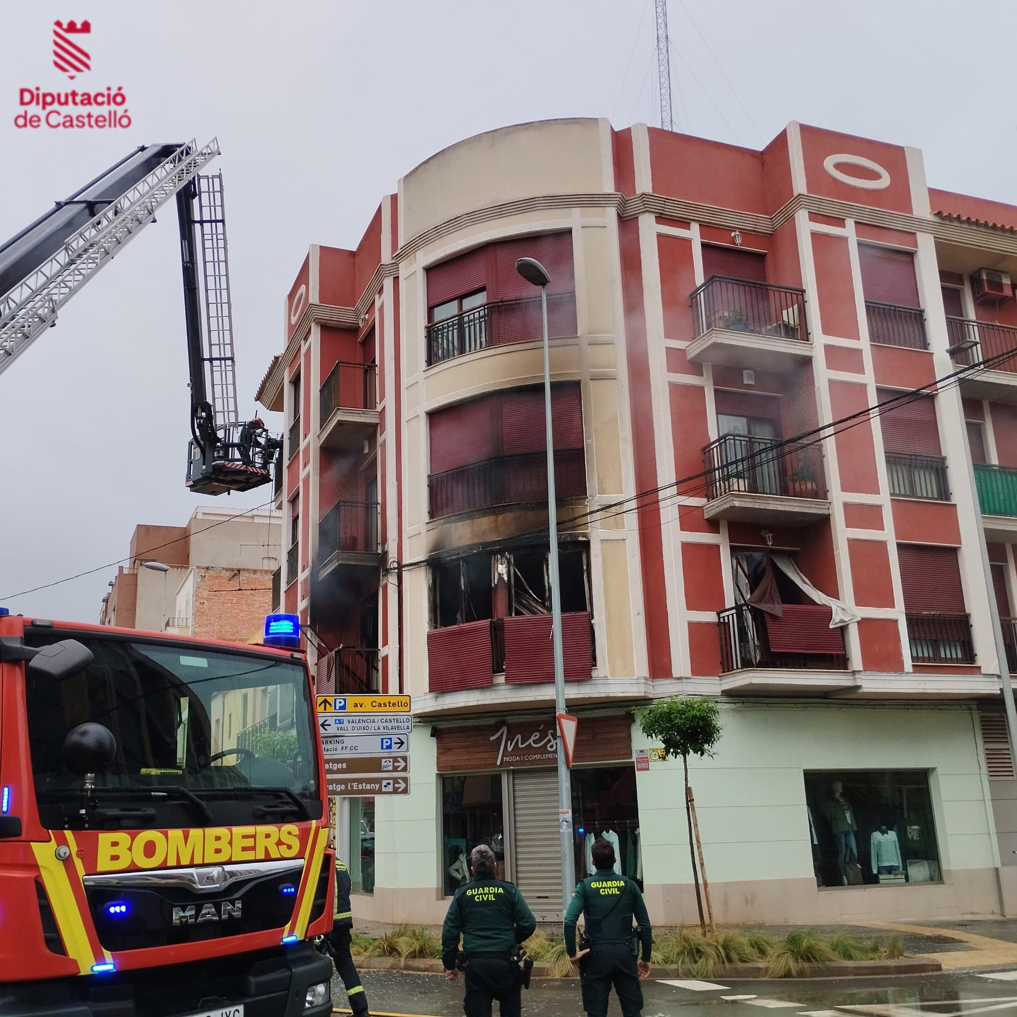 Tres personas son atendidas por inhalación de humo en el incendio de una vivienda en Nules Tres personas son atendidas por inhalación de humo en el incendio de una vivienda en Nules