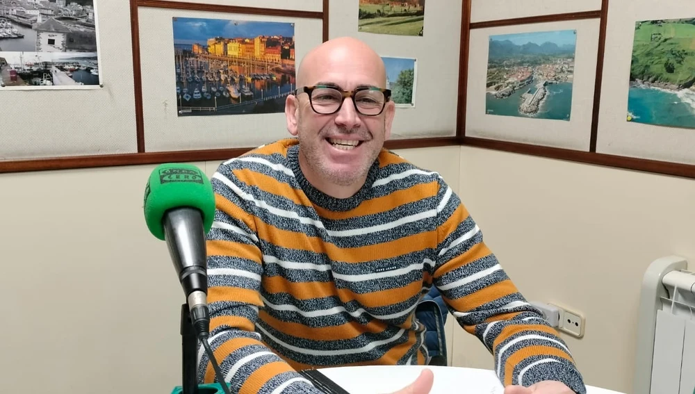 Carlos Menéndez esperando que copien la idea por el bien de las mascotas. Carlos Menéndez esperando que copien la idea por el bien de las mascotas.