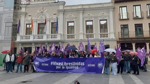 El Movimiento feminista pide sacar a Vox del gobierno municipal El Movimiento feminista pide sacar a Vox del gobierno municipal