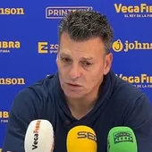 Pato, entrenador del equipo oriolano, habla del potencial del Xerez CD y de cómo va a afrontar su equipo el partido del domingo a las 18:30 horas Pato, entrenador del equipo oriolano, habla del potencial del Xerez CD y de cómo va a afrontar su equipo el partido del domingo a las 18:30 horas