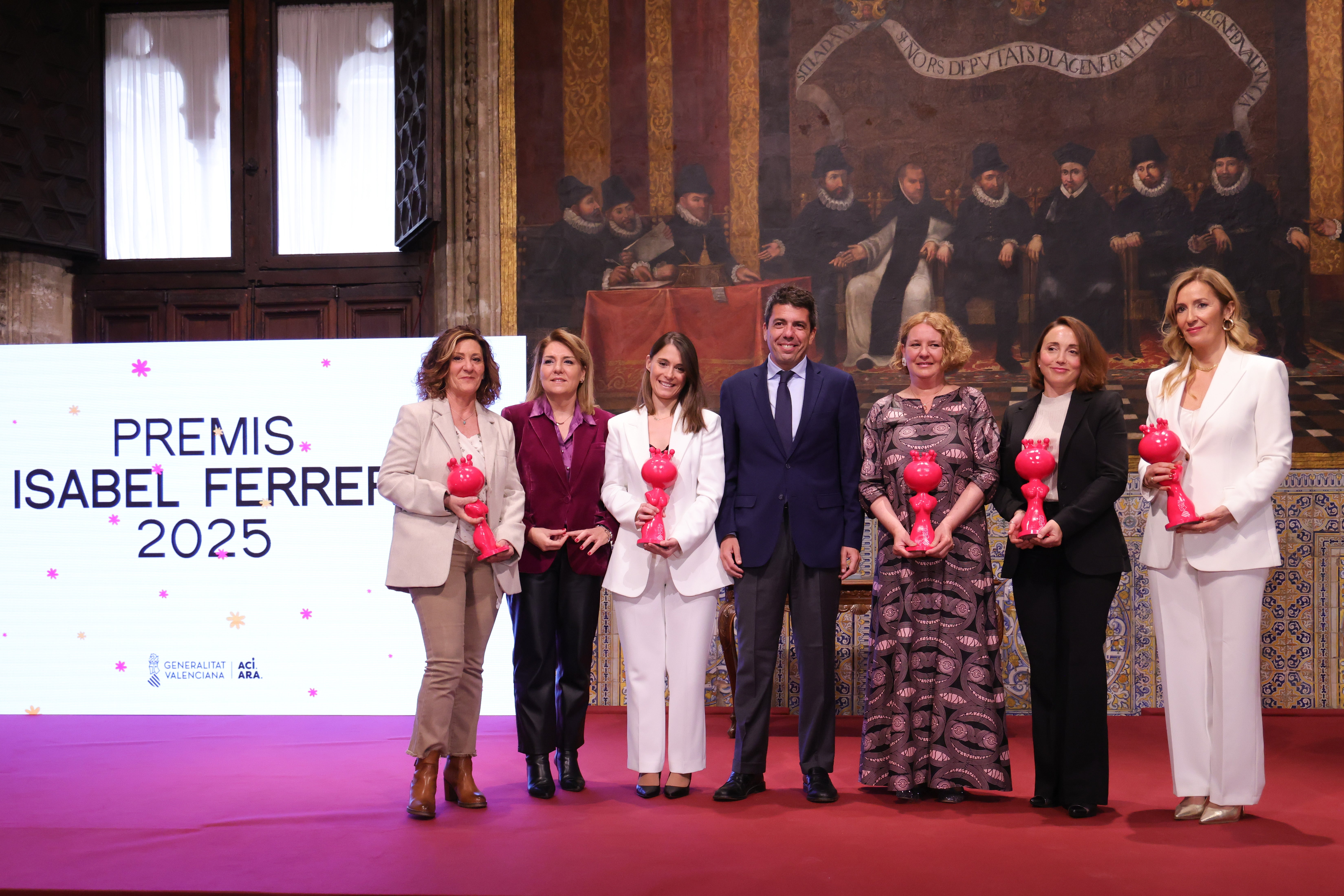 La Generalitat reconoce a cinco mujeres por su labor solidaria y ejemplar tras la DANA La Generalitat reconoce a cinco mujeres por su labor solidaria y ejemplar tras la DANA