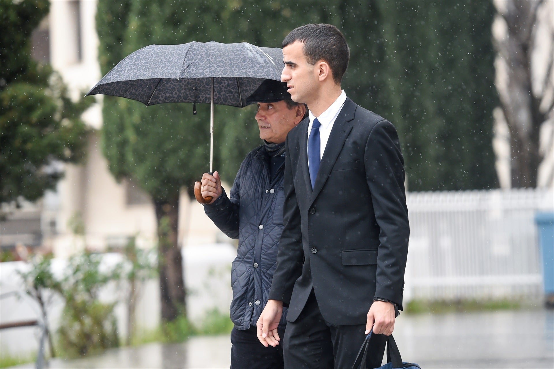 El padre de Mouliaá asegura que la encontró "bloqueada y ausente" la noche de los hechos El padre de Mouliaá asegura que la encontró "bloqueada y ausente" la noche de los hechos