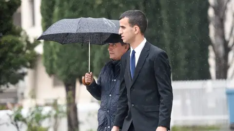 El padre de Elisa Mouliaá, Ignacio Mouliaá (i), sale de declarar de los Juzgados de Plaza de Castilla, a 7 de marzo de 2025 El padre de Elisa Mouliaá, Ignacio Mouliaá (i), sale de declarar de los Juzgados de Plaza de Castilla, a 7 de marzo de 2025