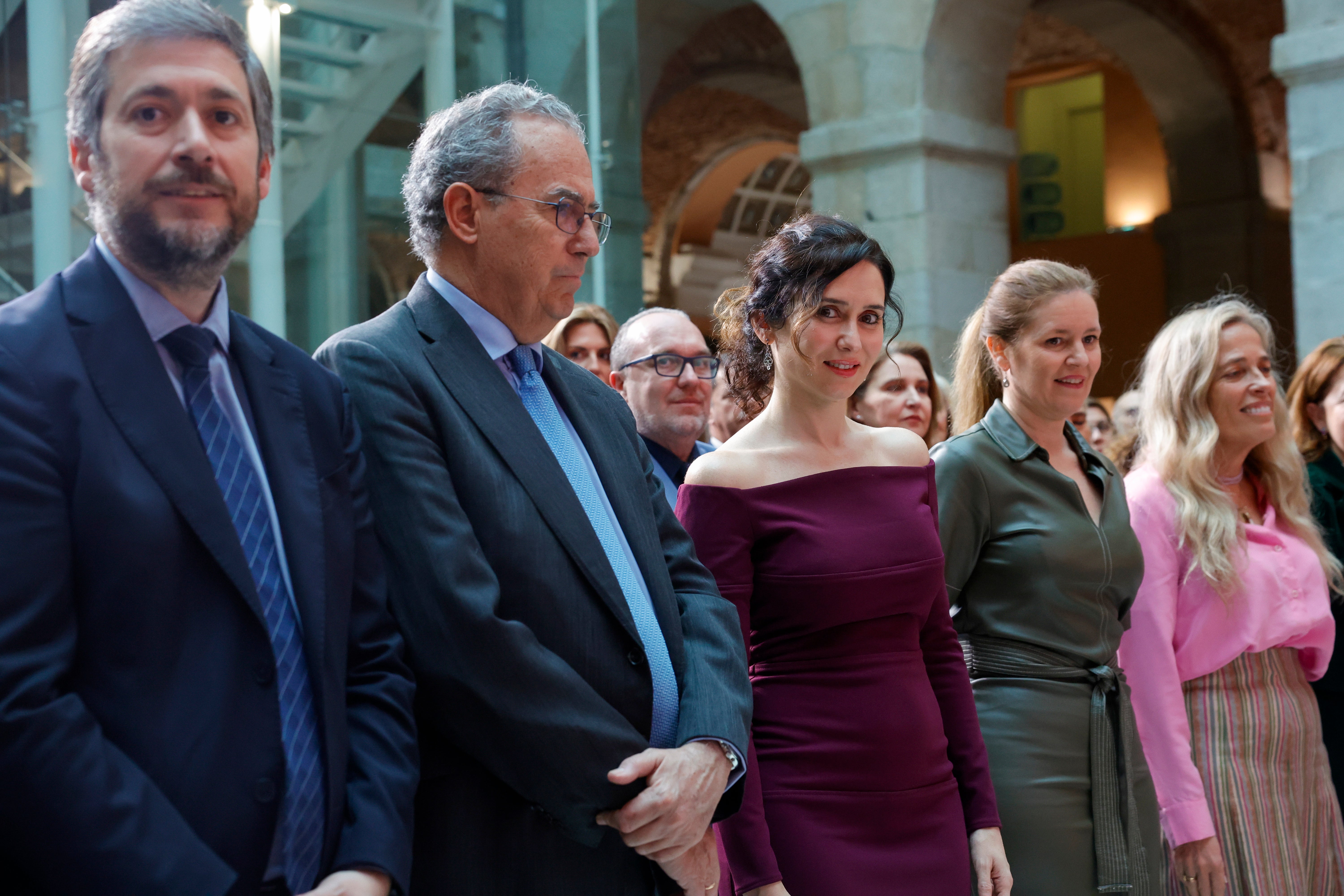 Ayuso critica a quienes describen a España como un “país machista” mientras callan ante “abusos y crímenes en el mundo” Ayuso critica a quienes describen a España como un “país machista” mientras callan ante “abusos y crímenes en el mundo”