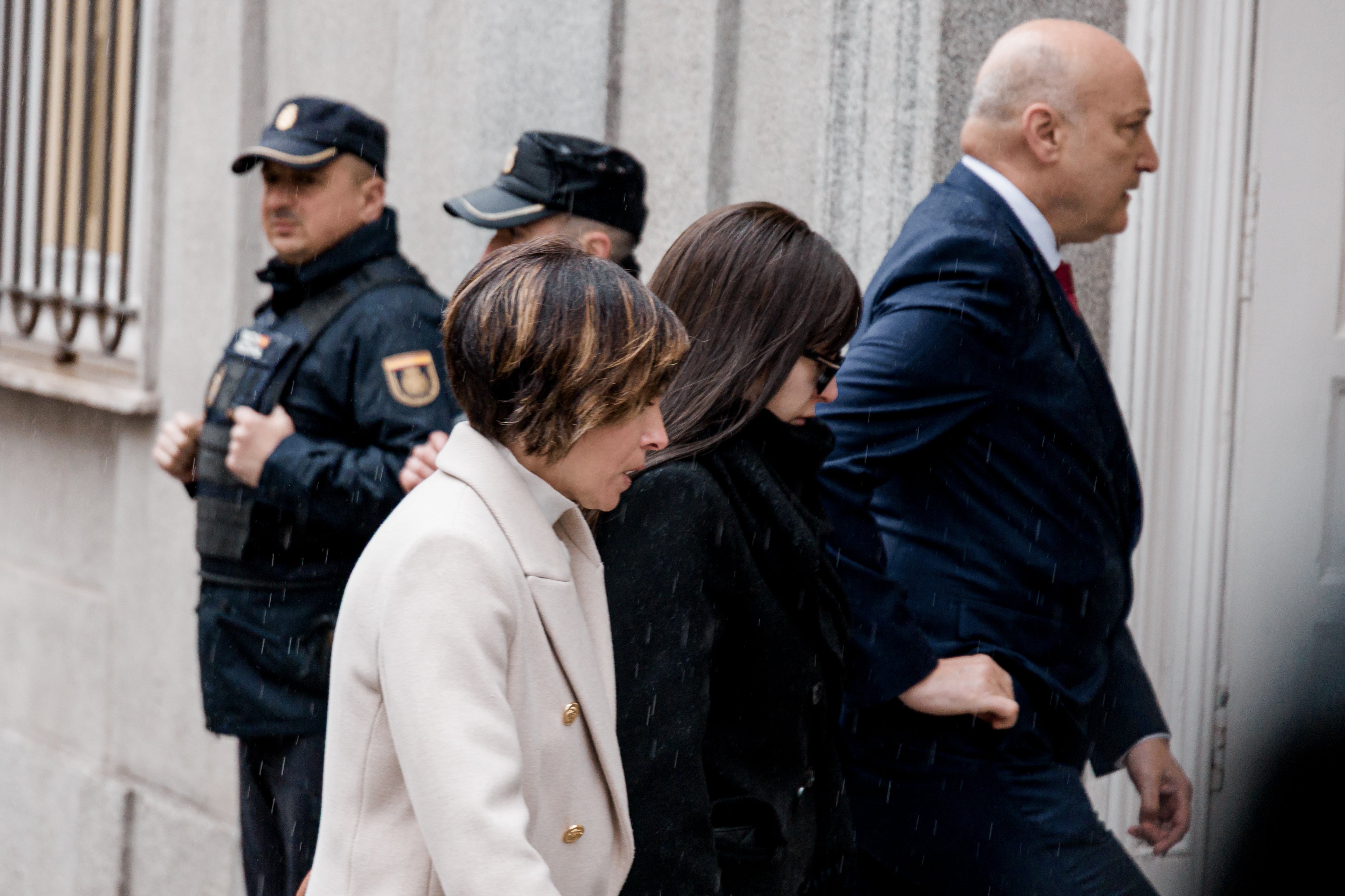 Jessica González pensaba que sus gastos los pagaba "el señor Ábalos", como "casi todo" Jessica González pensaba que sus gastos los pagaba "el señor Ábalos", como "casi todo"