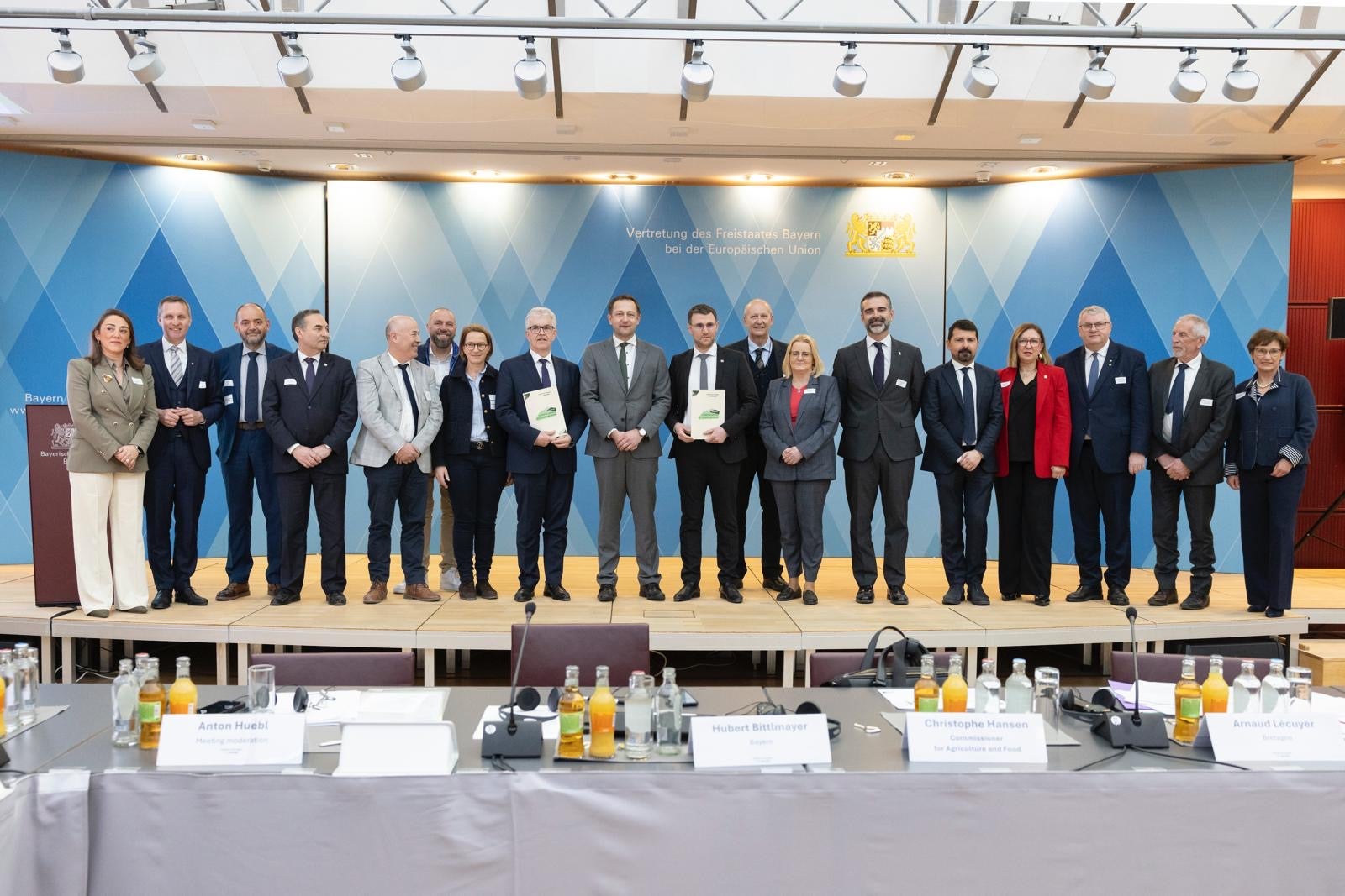 Morán se reúne con el comisario de Agricultura en un evento de la coalición de regiones agrícolas europeas Morán se reúne con el comisario de Agricultura en un evento de la coalición de regiones agrícolas europeas