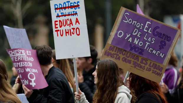 Vista general de la manifestación "Contra la violencia machista" con motivo del 8M celebrada por los estudiantes.