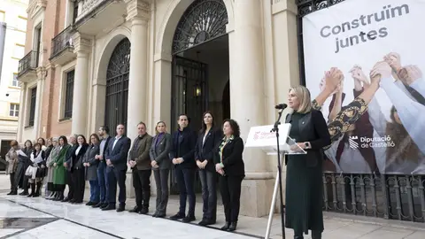 La presidenta de la Diputación, Marta Barrachina, ha leído este viernes la lectura del manifiesto institucional. La presidenta de la Diputación, Marta Barrachina, ha leído este viernes la lectura del manifiesto institucional.