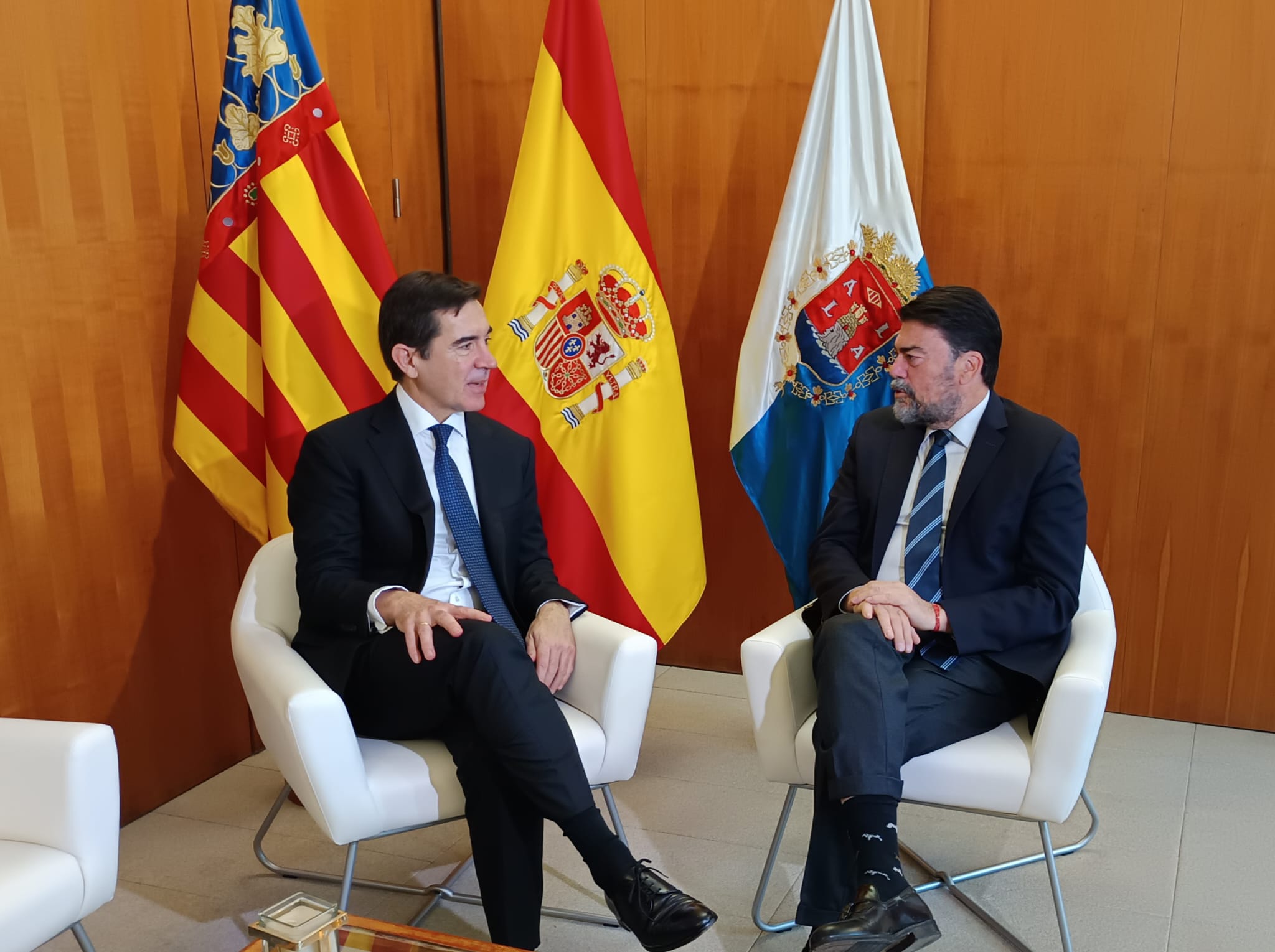 Luis Barcala pide a Torres que se mantengan las plantillas y la red si prospera la compra del BBVA al Sabadell Luis Barcala pide a Torres que se mantengan las plantillas y la red si prospera la compra del BBVA al Sabadell