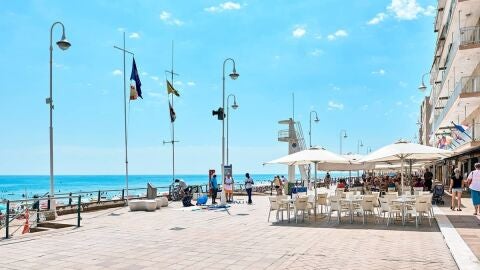 El alcalde de Guardamar requiere a los hosteleros que adapten sus terrazas en la v&iacute;a p&uacute;blica a la normativa municipal