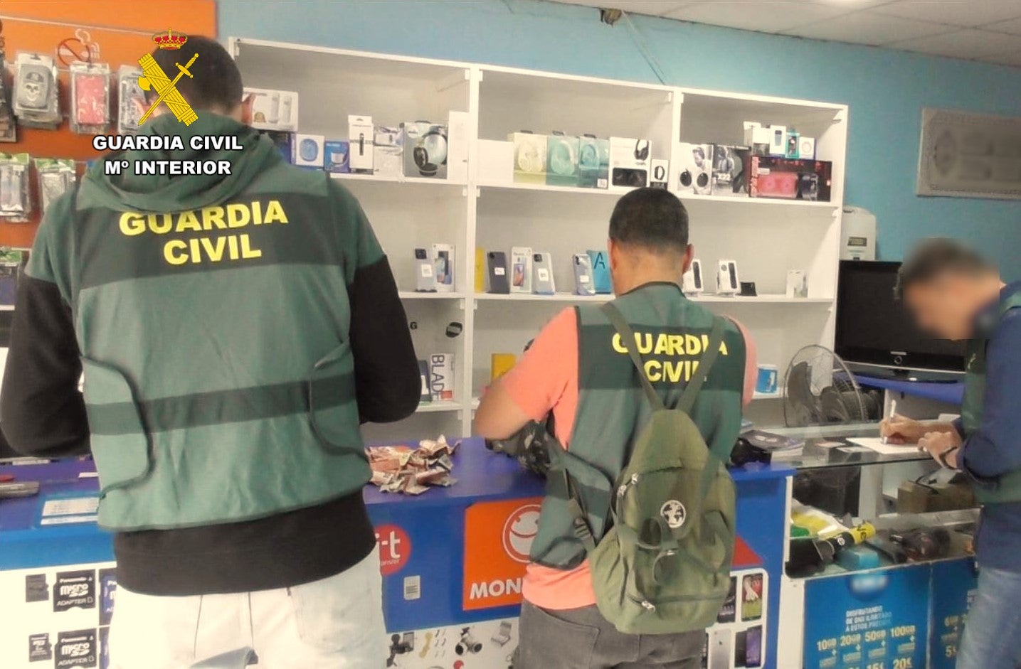 La Guardia Civil de Cantabria desarticula un grupo criminal especializado en sextorsión La Guardia Civil de Cantabria desarticula un grupo criminal especializado en sextorsión