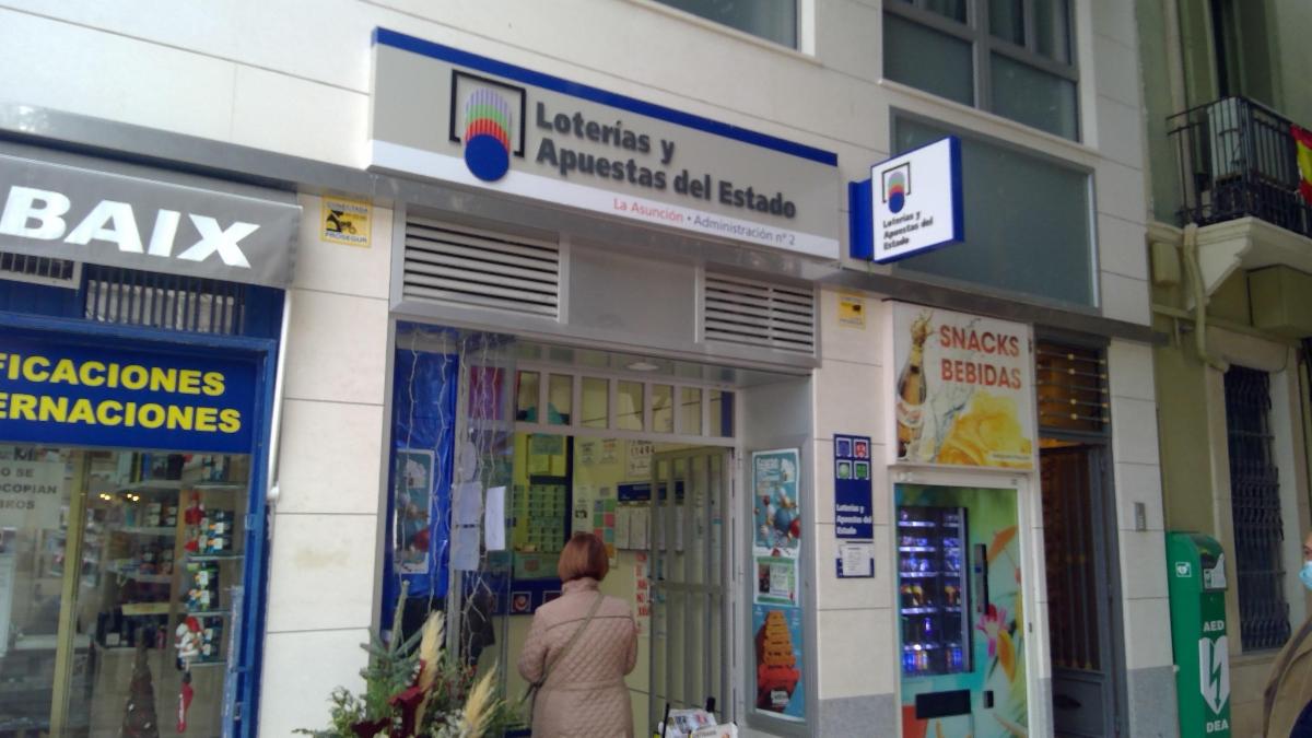 La Lotería Nacional deja en Elche 4,2 millones de euros de los que más de 3,6 los vende la parroquia Sagrado Corazón de Jesús La Lotería Nacional deja en Elche 4,2 millones de euros de los que más de 3,6 los vende la parroquia Sagrado Corazón de Jesús