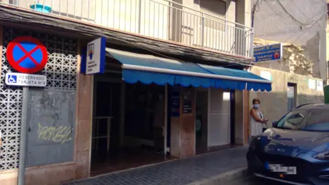 Comercio receptor de Loterías y Apuestas del Estado en Santa Pola donde se ha sellado el boleto ganador de El Millón. Comercio receptor de Loterías y Apuestas del Estado en Santa Pola donde se ha sellado el boleto ganador de El Millón.