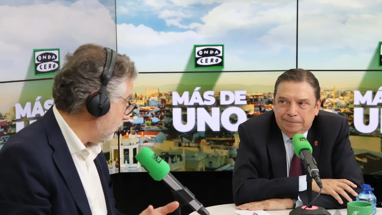 Luis Planas, ministro de Agricultura, durante la entrevista con Alsina Luis Planas, ministro de Agricultura, durante la entrevista con Alsina