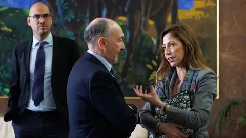 La alcaldesa de Zaragoza, Natalia Chueca, y el delegado del Gobierno en Aragón, Fernando Beltrán, en la sede de la Delegación del Gobierno de Zaragoza La alcaldesa de Zaragoza, Natalia Chueca, y el delegado del Gobierno en Aragón, Fernando Beltrán, en la sede de la Delegación del Gobierno de Zaragoza