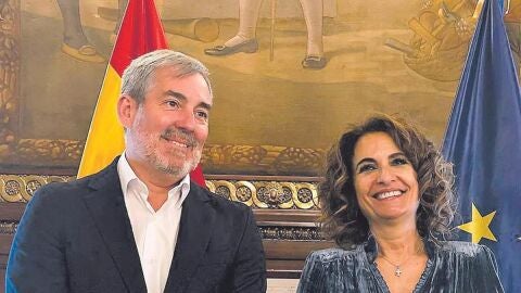 Fernando Clavijo, presidente del Gobierno de Canarias y Mar&iacute;a Jes&uacute;s Montero, ministra de Hacienda 