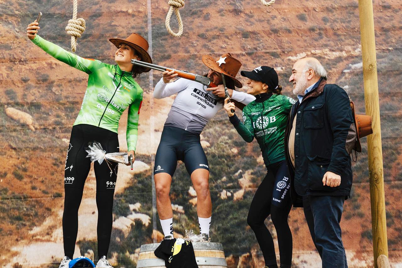 Natalia Fischer (Extremadura-Ecopilas) es tercera absoluta en la “Far West Race”, con dos podios en sus dos etapas Natalia Fischer (Extremadura-Ecopilas) es tercera absoluta en la “Far West Race”, con dos podios en sus dos etapas