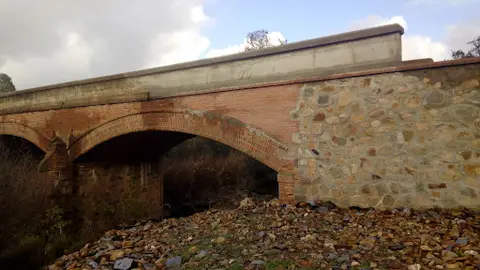 Un vehículo con 5 ocupantes era arrastrado por el agua tras la crecida del Guadámez en Don Benito Un vehículo con 5 ocupantes era arrastrado por el agua tras la crecida del Guadámez en Don Benito