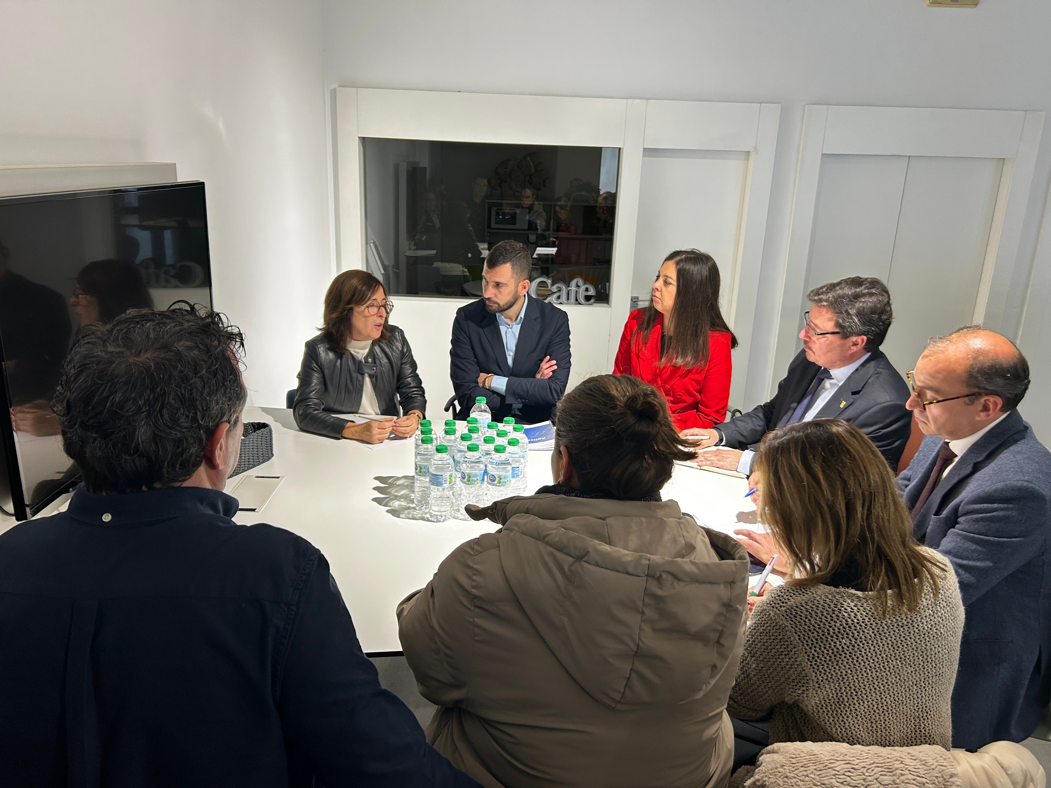 El Consejero Santamaría reafirma el compromiso de la Junta con el desarrollo industrial de Cáceres El Consejero Santamaría reafirma el compromiso de la Junta con el desarrollo industrial de Cáceres