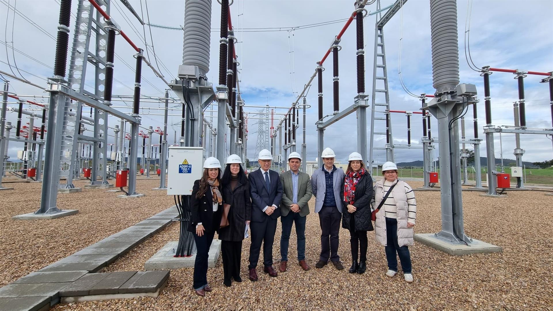 Quintana destaca el avance que supondrá la electrificación de la vía Mérida-Puertollano con la subestación de La Serena Quintana destaca el avance que supondrá la electrificación de la vía Mérida-Puertollano con la subestación de La Serena