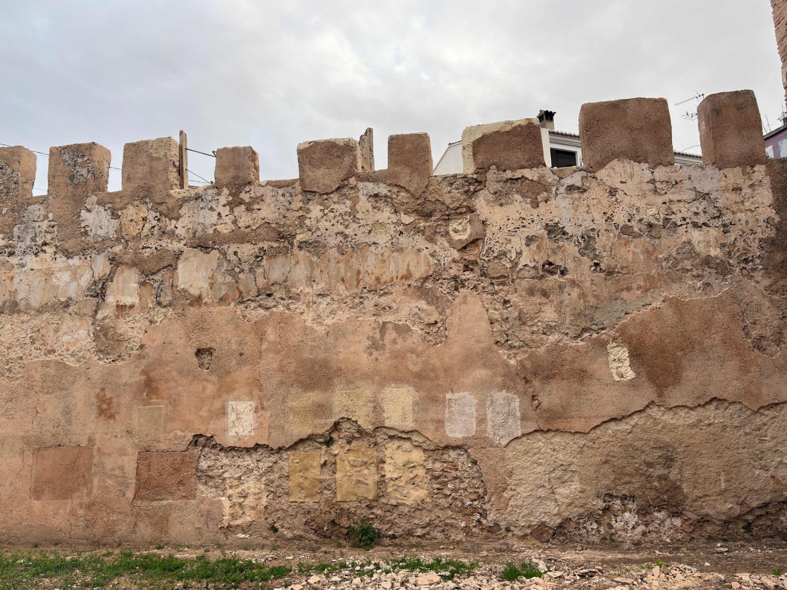 La Consellería paraliza las obras de la muralla de Alzira La Consellería paraliza las obras de la muralla de Alzira