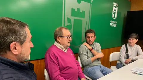 Petrer llegará al TSJCV para tratar de impedir la colocación de tres torres de alta tensión en la sierra del Caballo. Petrer llegará al TSJCV para tratar de impedir la colocación de tres torres de alta tensión en la sierra del Caballo.