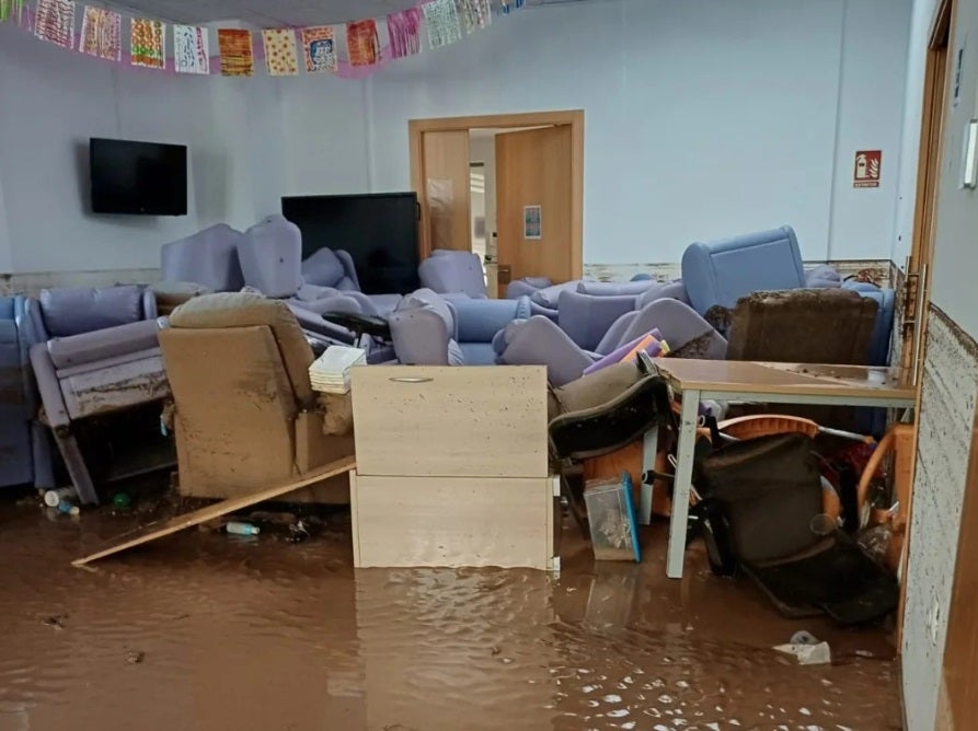 Caixa Popular col·labora amb centres d'atenció a persones amb Alzheimer arrasats per la DANA Caixa Popular col·labora amb centres d'atenció a persones amb Alzheimer arrasats per la DANA