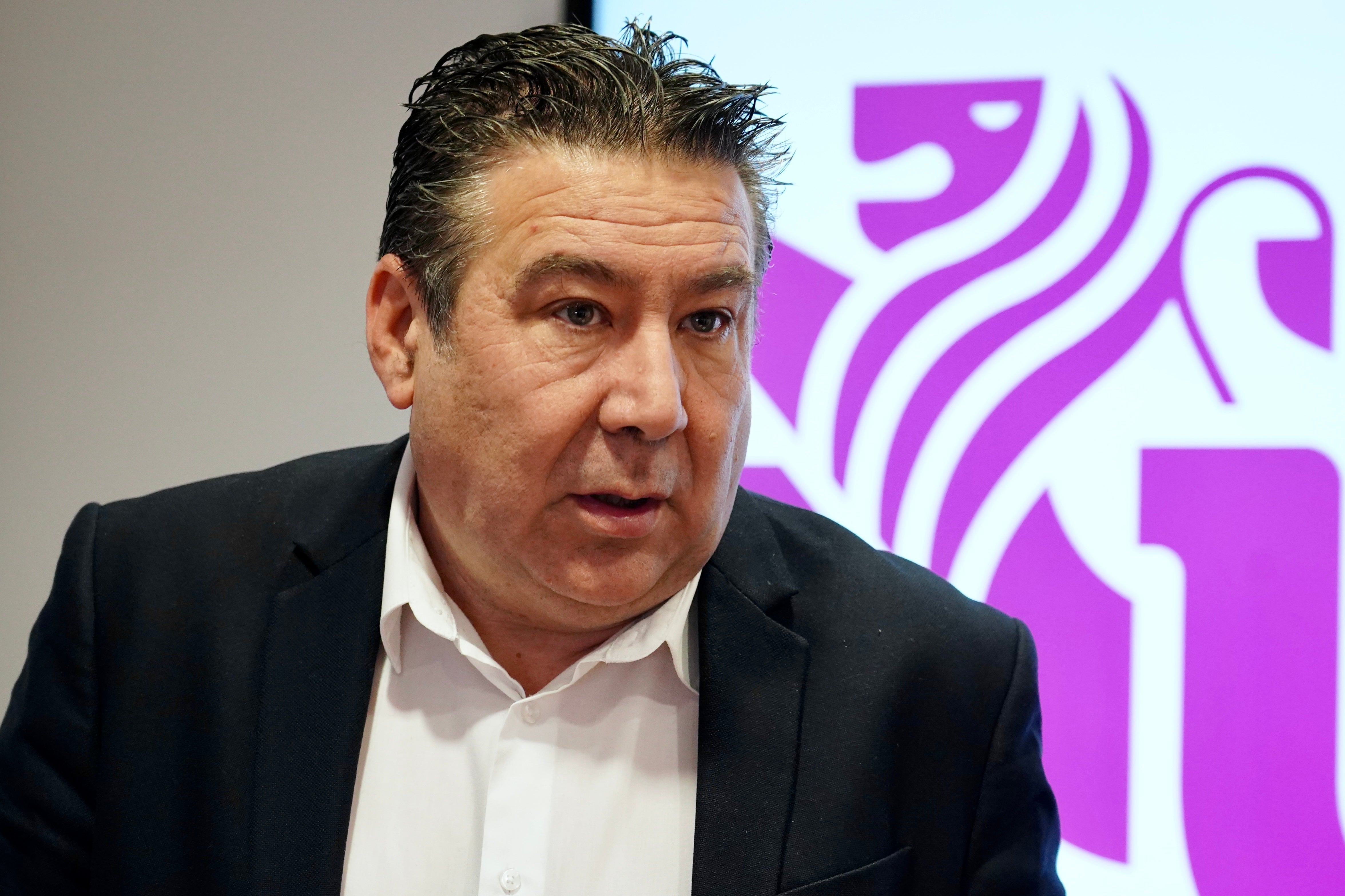 Luis Mariano Santos: «Reunirse con Puente va a ser casi imposible, no tiene tiempo entre partidos del Valladolid y presentar estaciones» Luis Mariano Santos: «Reunirse con Puente va a ser casi imposible, no tiene tiempo entre partidos del Valladolid y presentar estaciones»