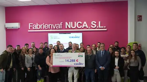 El Milagrito dona a la Asociación contra el Cáncer 14.288 €, tras vender 274.000 botellas El Milagrito dona a la Asociación contra el Cáncer 14.288 €, tras vender 274.000 botellas