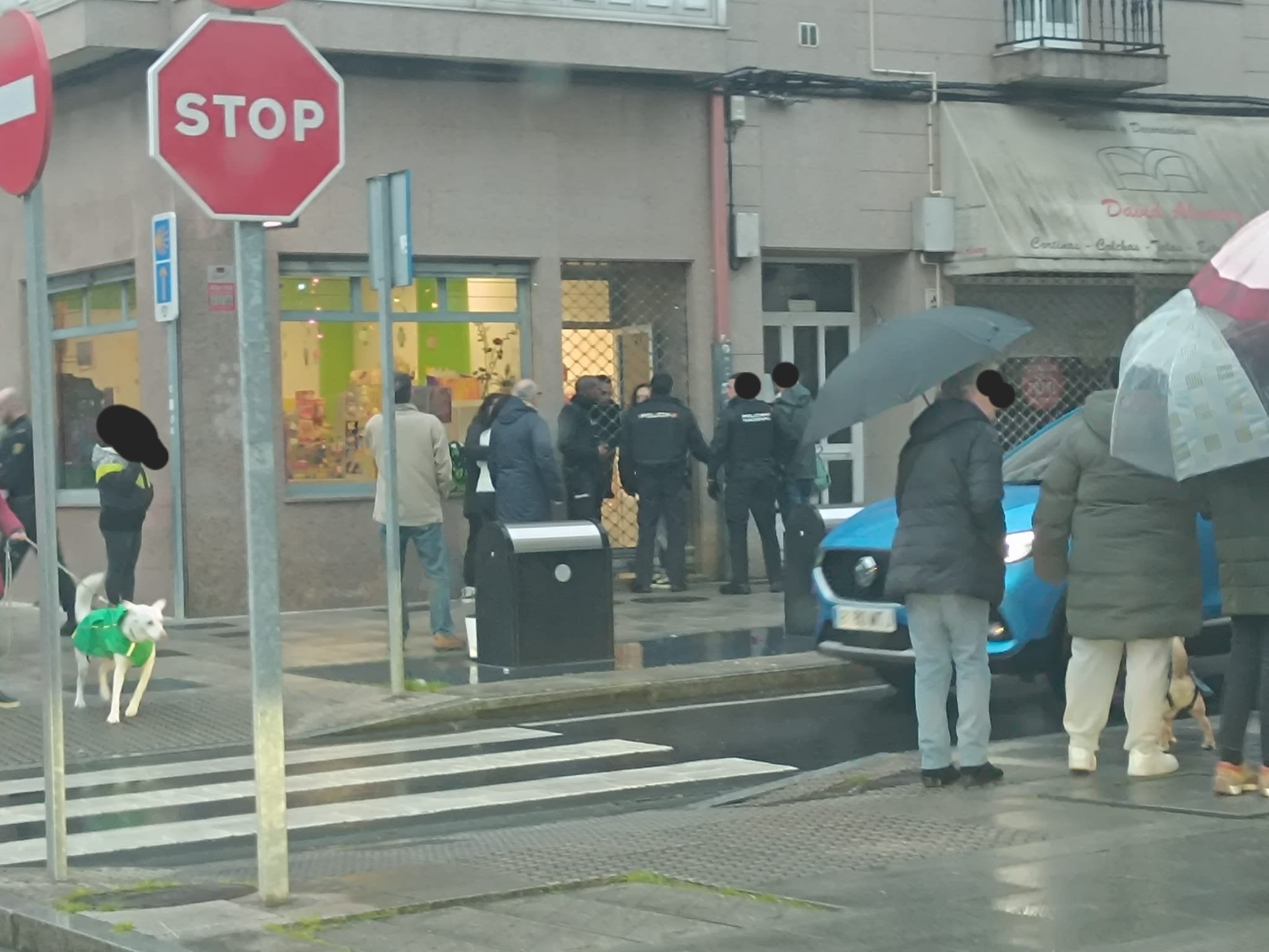 La Policía Nacional detiene un individuo tras robar y romper dos costillas a la dependienta de una tienda en Conxo La Policía Nacional detiene un individuo tras robar y romper dos costillas a la dependienta de una tienda en Conxo