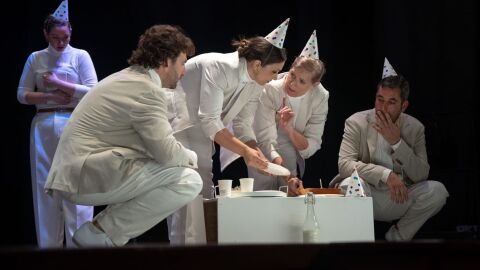 'En la luna' de Alp&iacute; Teatre llega a la Mostra de Teatre de l'Alf&agrave;s del P&iacute;. 