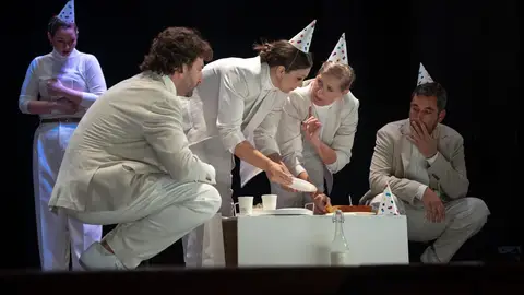'En la luna' de Alpí Teatre llega a la Mostra de Teatre de l'Alfàs del Pí. 'En la luna' de Alpí Teatre llega a la Mostra de Teatre de l'Alfàs del Pí.