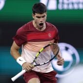 Alcaraz no le da opción a Shapovalov y vuela a octavos
