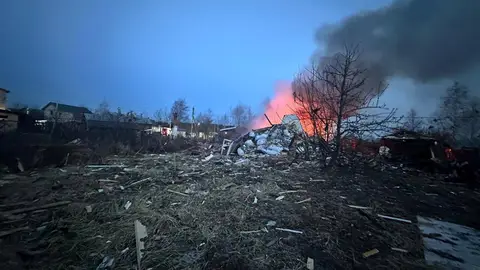 Casa destrozada después del ataque con drones de Rusia sobre Ucrania Casa destrozada después del ataque con drones de Rusia sobre Ucrania