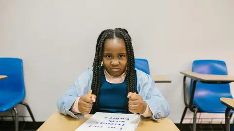 La mujer enojada lee La mujer enojada lee