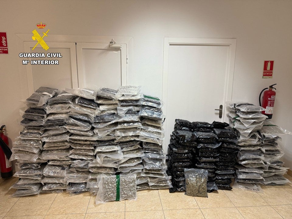Detenido un hombre con una suma de 110 kilos de marihuana empaquetada en El Campello Detenido un hombre con una suma de 110 kilos de marihuana empaquetada en El Campello