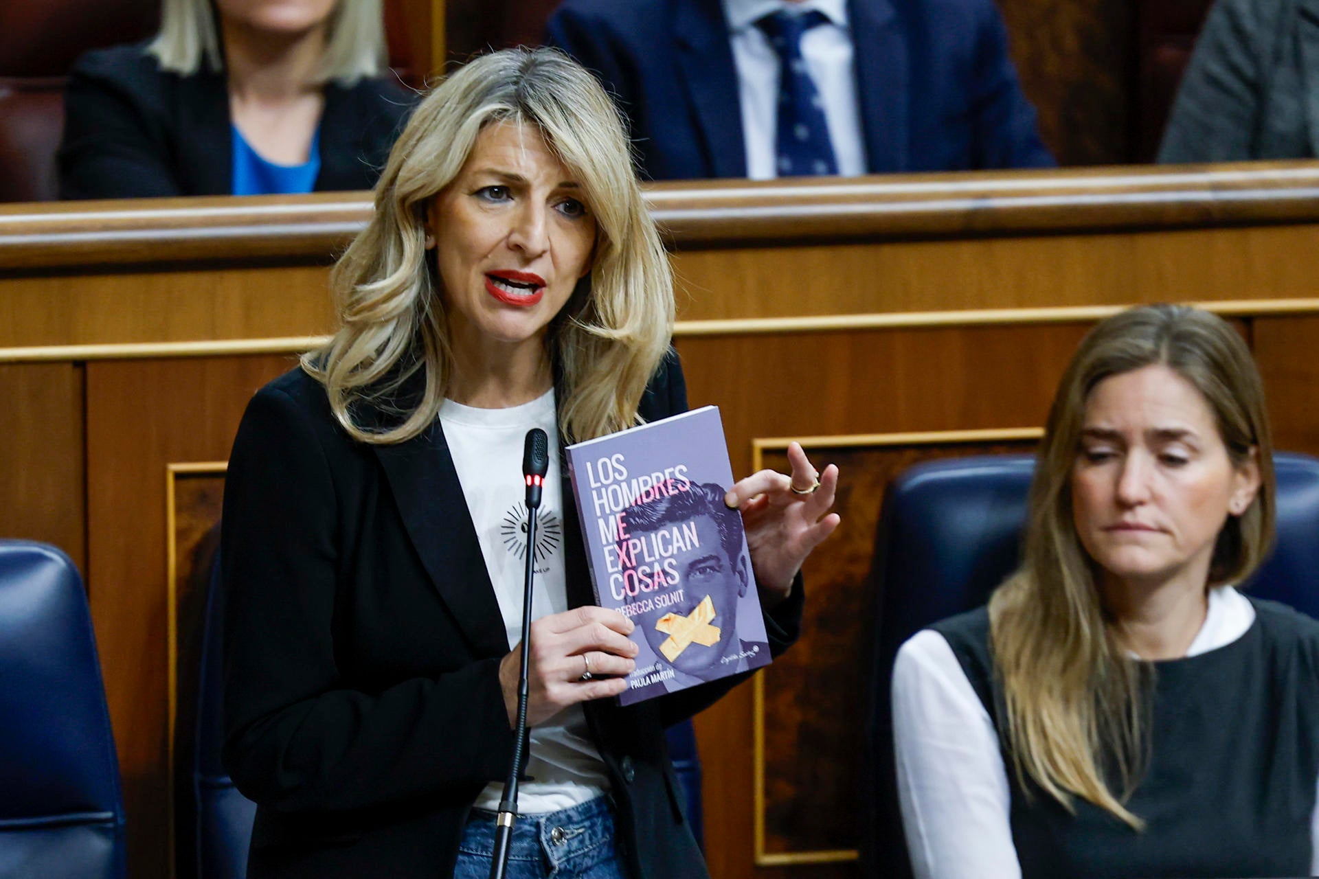 Bronca en el Congreso: Yolanda Díaz acusa a Feijóo de "justificar" la violencia machista y el PP dice que el Gobierno "blanquea el machismo" Bronca en el Congreso: Yolanda Díaz acusa a Feijóo de "justificar" la violencia machista y el PP dice que el Gobierno "blanquea el machismo"