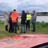 Protección Civil vigila la crecida del Río Alberche en Calalberche de Santa Cruz del Retamar. Protección Civil vigila la crecida del Río Alberche en Calalberche de Santa Cruz del Retamar.