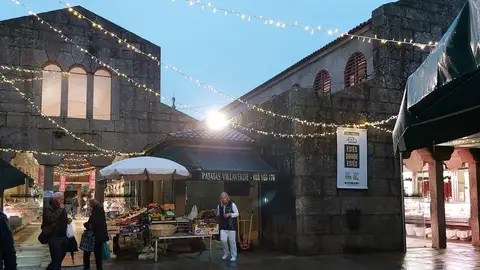 El Concello se compromete a consolidar la Plaza de Abastos como centro alimentario local y motor de una estrategia alimentaria local El Concello se compromete a consolidar la Plaza de Abastos como centro alimentario local y motor de una estrategia alimentaria local
